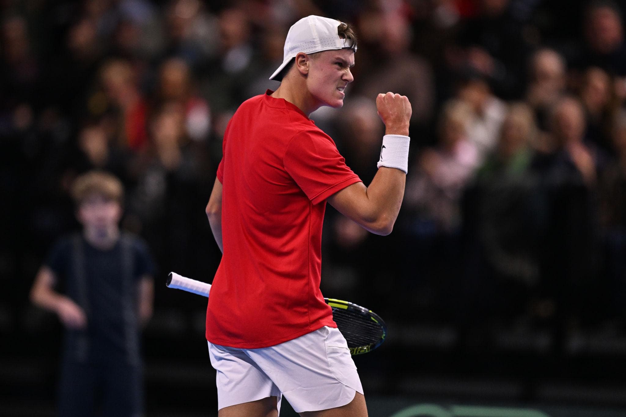 Rune vence duas vezes no regresso após 11 meses parado e supera Dimitrov em batalha de três sets
