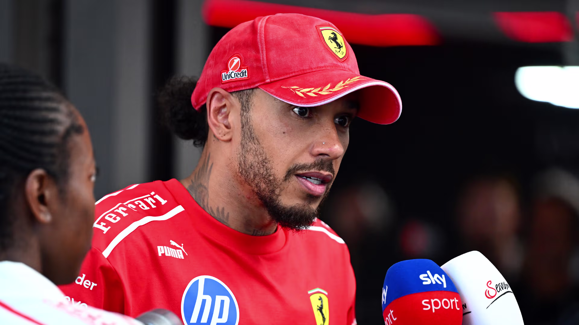 Hamilton e Leclerc fazem as pazes, mas Ferrari continua sem regras escritas para duelos internos