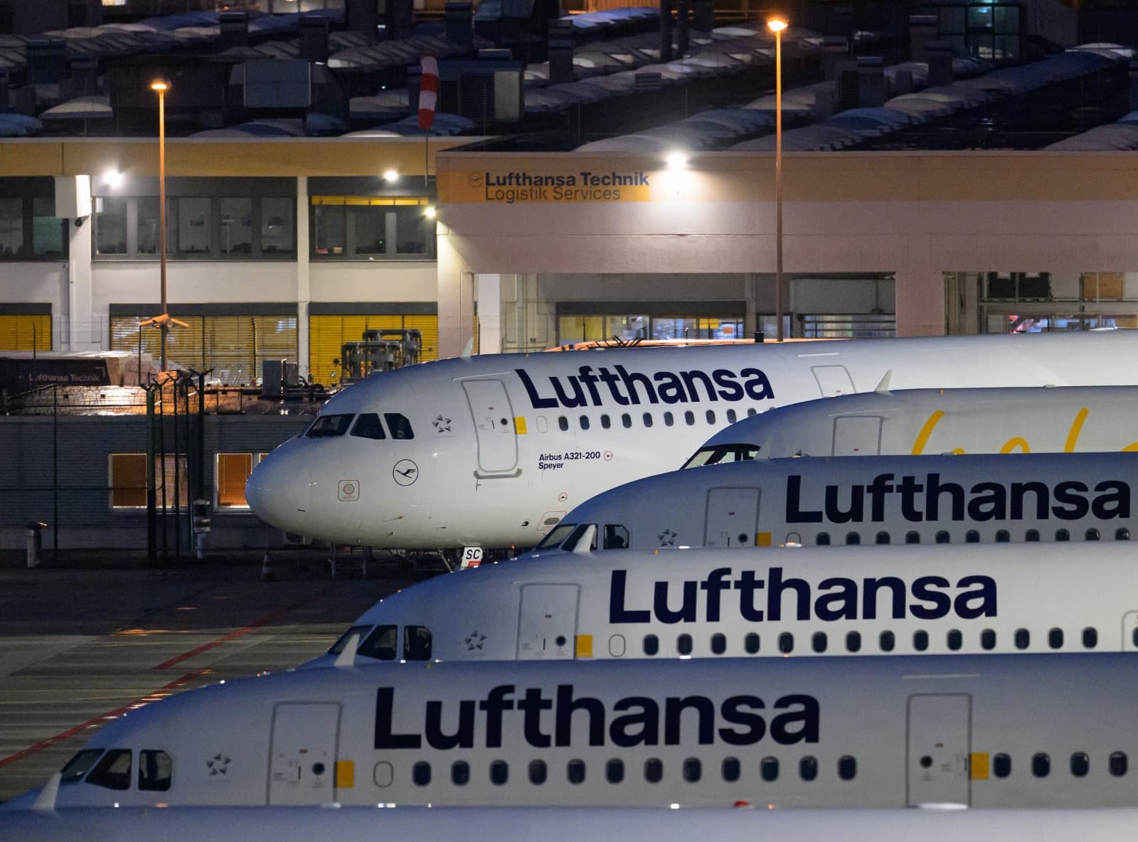 Lufthansa cancela 20.000 voos de curta distância até outubro para poupar combustível