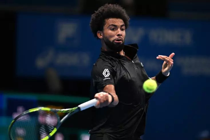 Fils derruba Tiafoe num raro duelo de Top 10 tão cedo em Tóquio