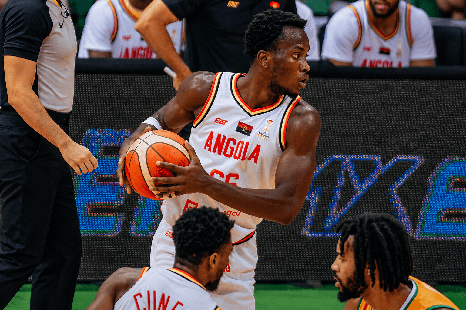 Angola vence Côte d’Ivoire e mantém vivo sonho de chegar ao Mundial