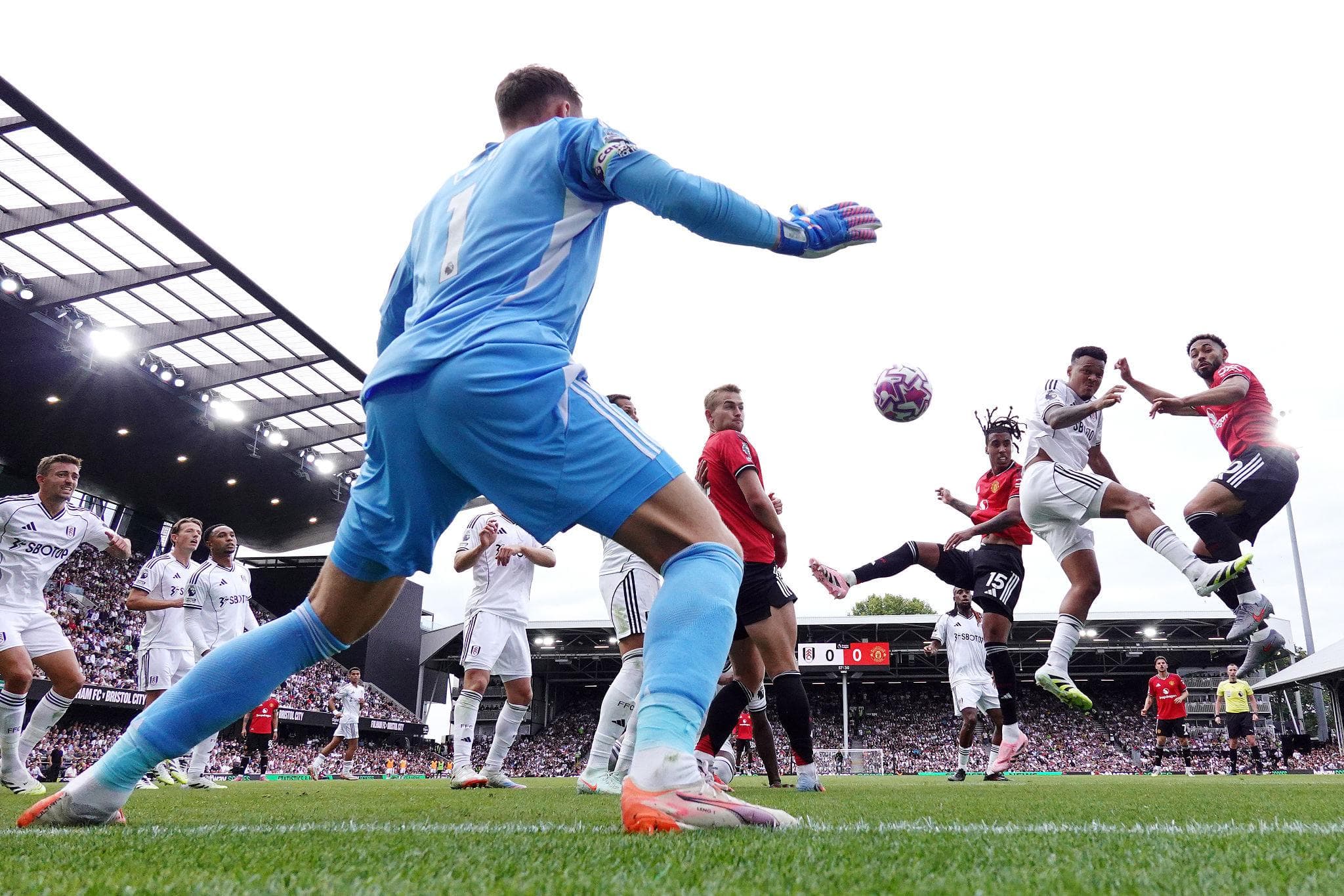 Manchester United chega à pausa com o pior arranque igualado e Carrick volta a ficar sob pressão