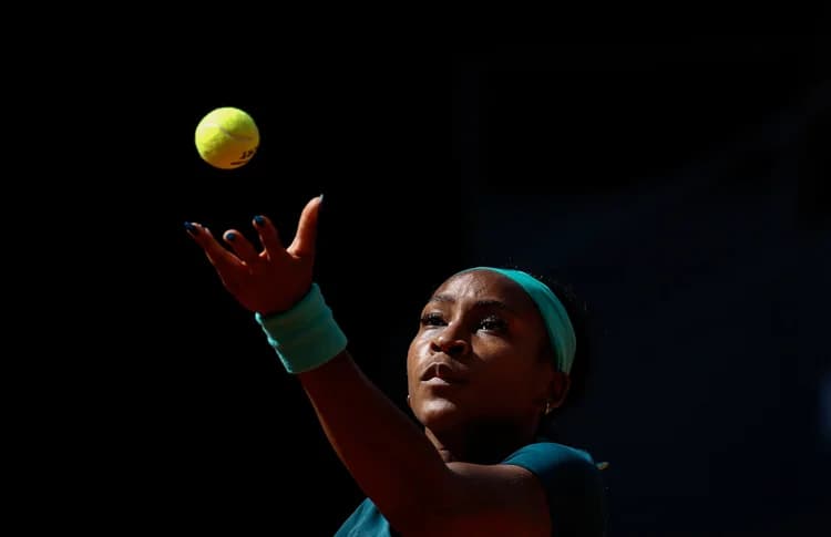Gauff supera doença e susto de Cirstea para seguir em Madrid