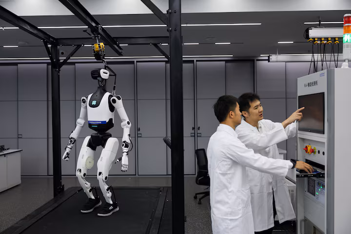 Administração Trump proíbe importação de novos robôs humanóides chineses para proteger sector da IA