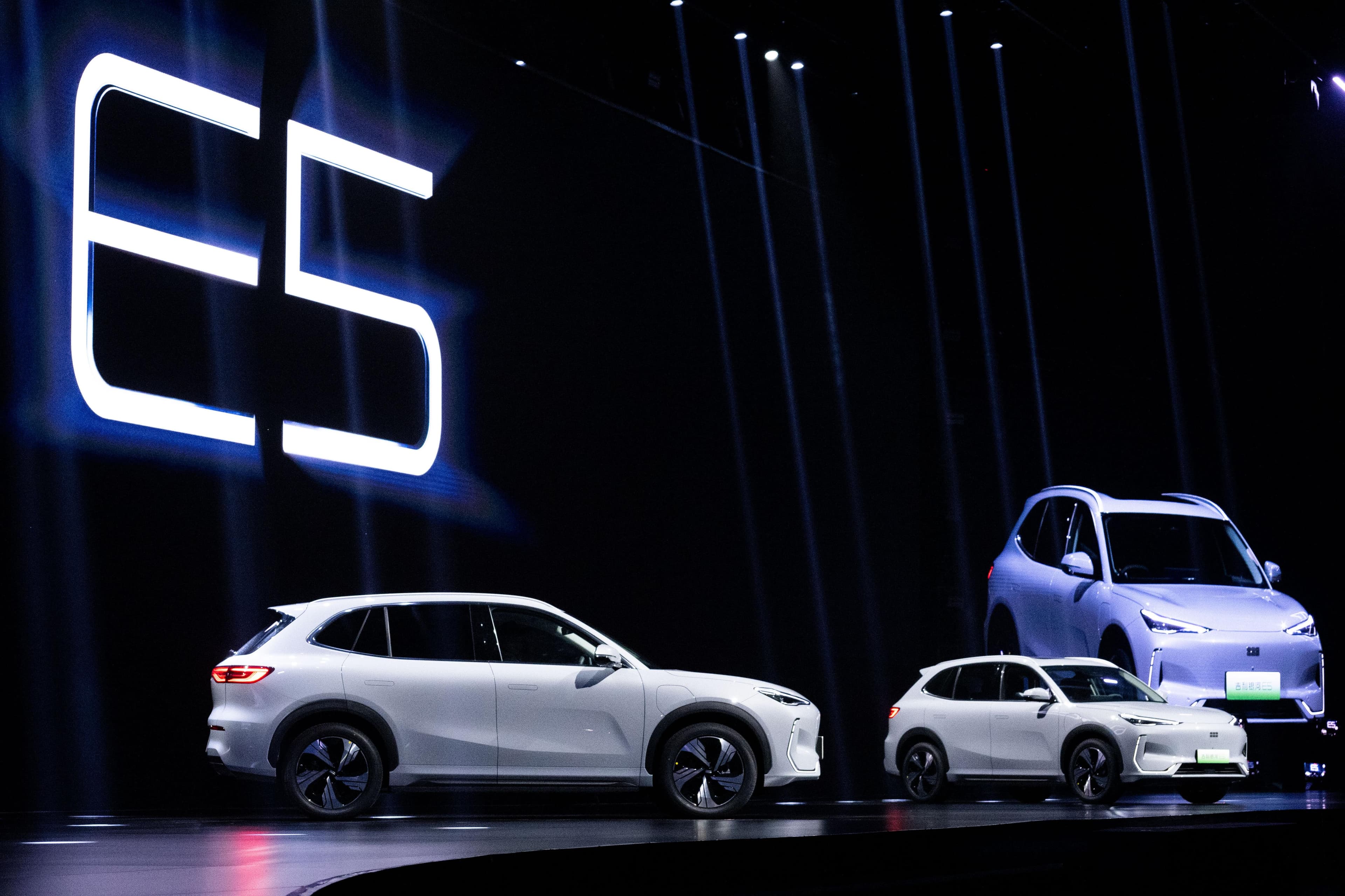 Geely eleva carregamento de carros eléctricos para 2,2 MW e recupera 60% da bateria em 4,5 minutos