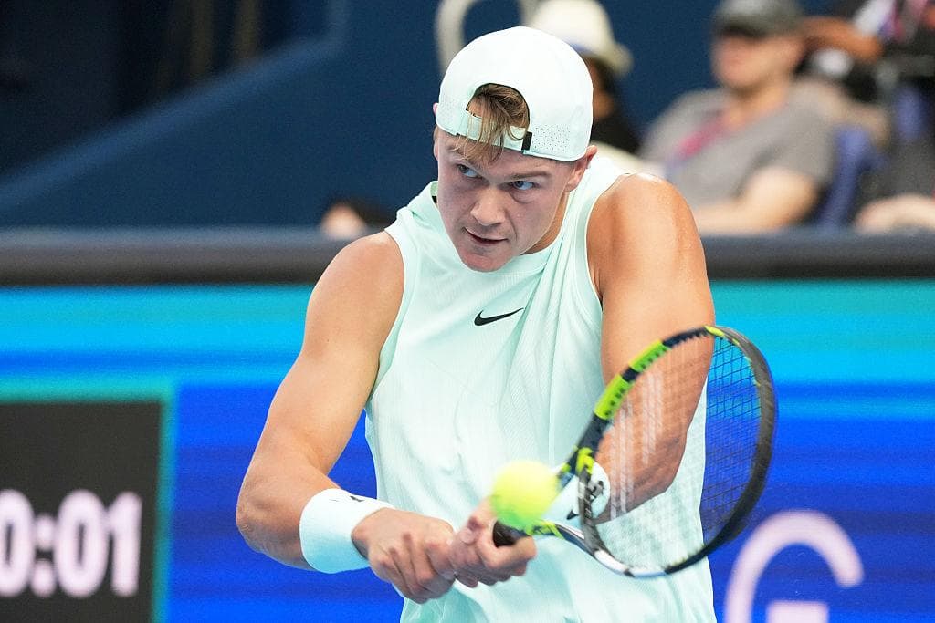 Rune é esmagado em 54 minutos no regresso ao circuito ATP após 11 meses