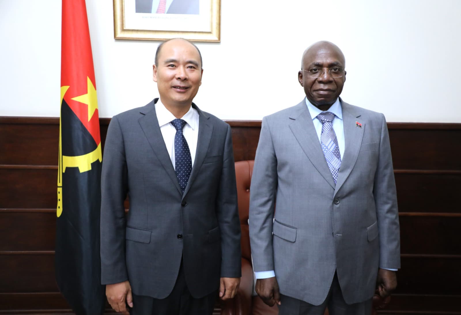 Angola e China reforçam contactos e preparam Fórum de Negócios bilateral