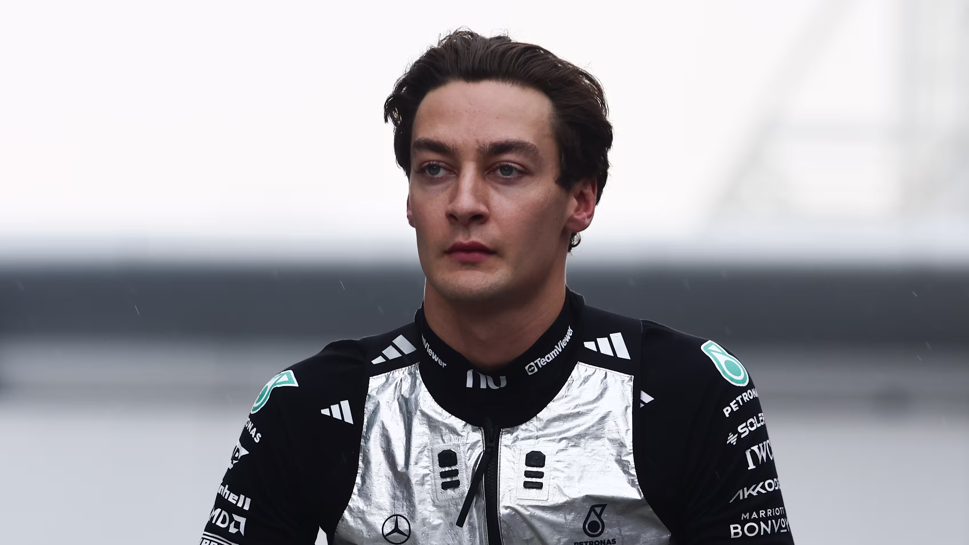 Mercedes confirma penalização de Russell em Singapura e antecipa evolução do motor