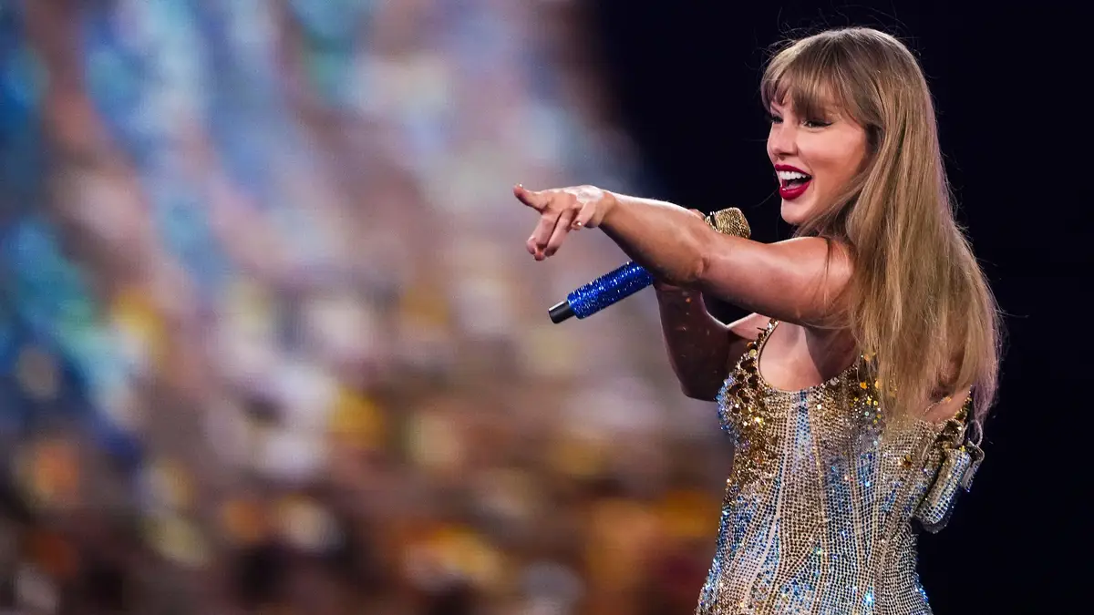 Taylor Swift pretende proteger voz e imagem contra uso de IA com novos registos de marca