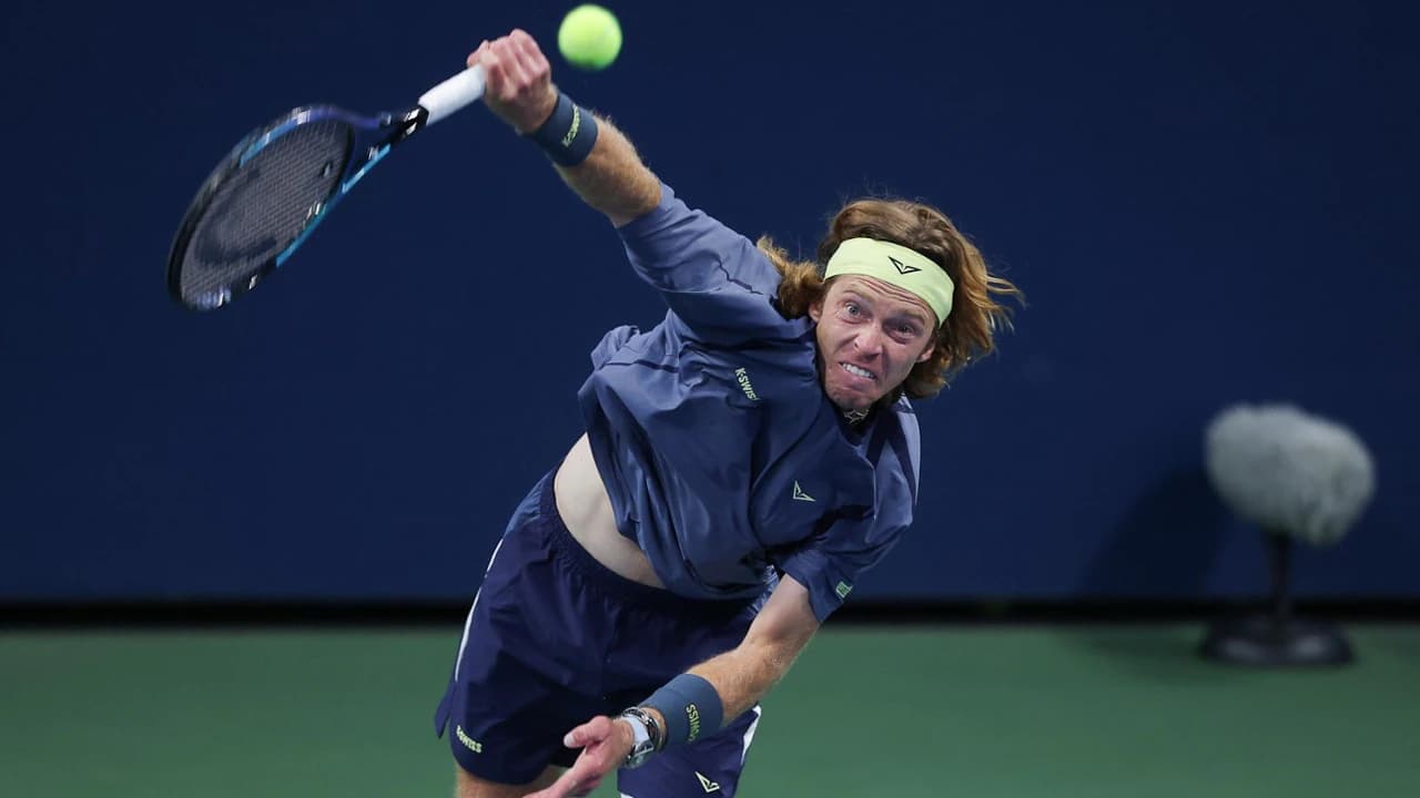 Rublev vira batalha de cinco sets após perder os dois primeiros e sobrevive à estreia no US Open
