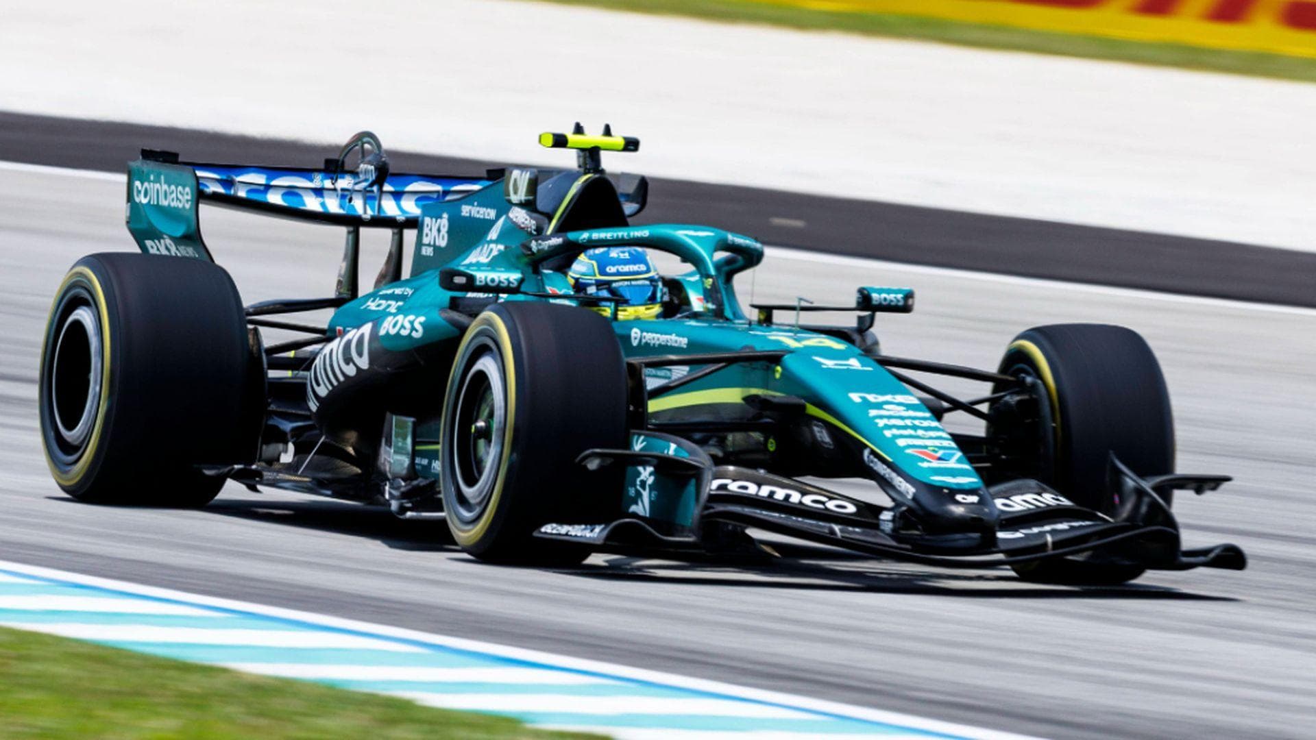 Alonso aproveita caos de Sepang e devolve Aston Martin aos pontos após quase dois meses