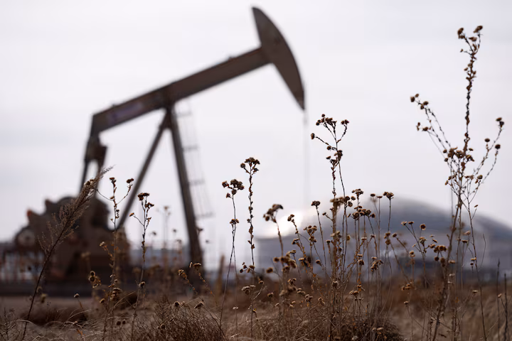 Petróleo cai para menos de 100 dólares após Trump anunciar cessar-fogo de duas semanas
