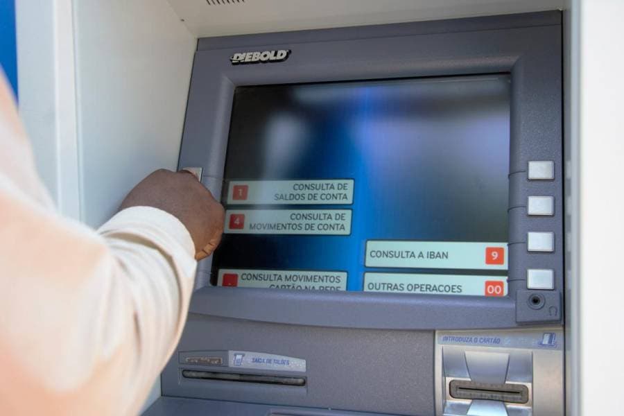 BNA: Clientes podem fazer até quatro levantamentos e quatro consultas de saldo por mês no multicaixa sem pagar comissões