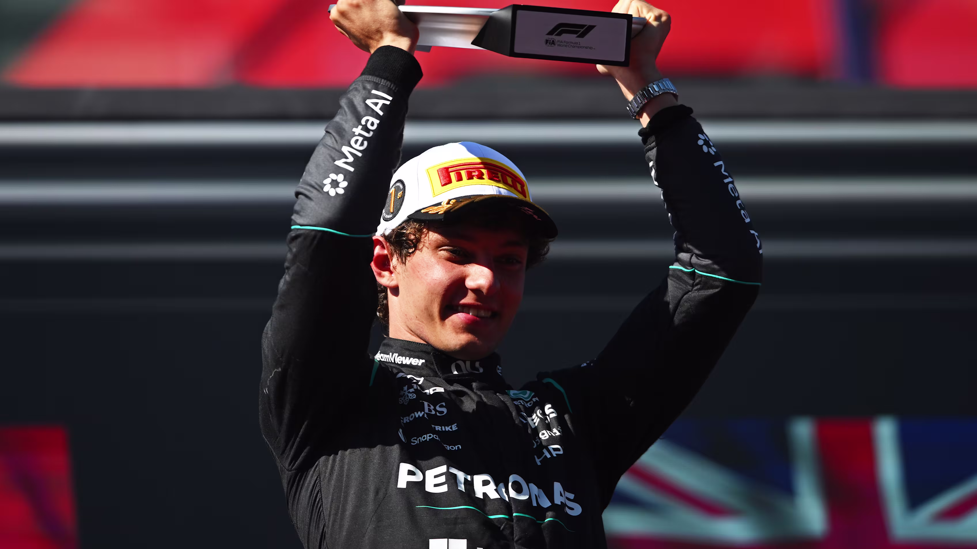 Antonelli vence no Madring e amplia liderança; Hamilton abandona com problema de travões