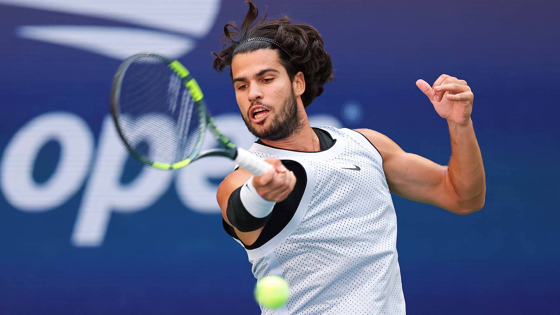 Alcaraz domina Tommy Paul, chega aos quartos e amplia série para 18 vitórias seguidas em Grand Slams