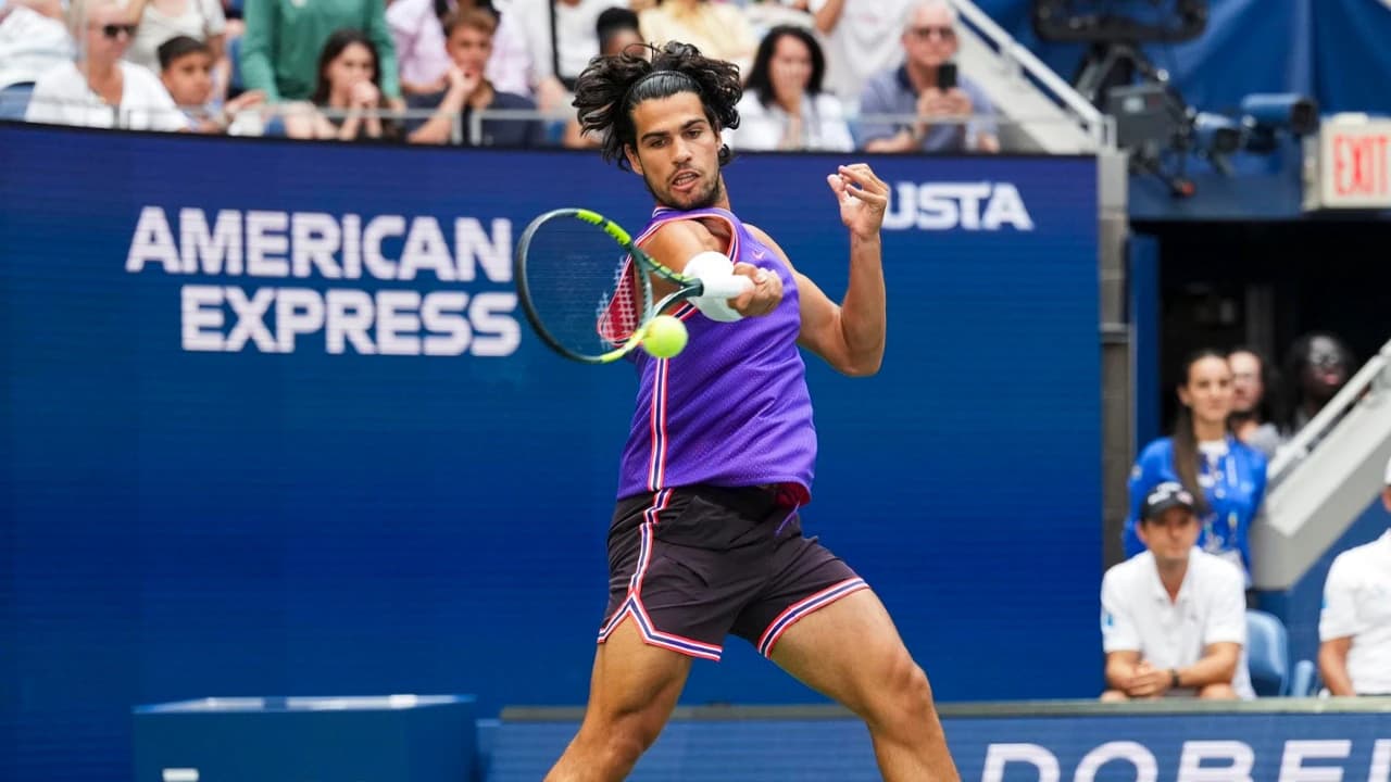 Alcaraz regressa após quatro meses parado e inicia defesa do US Open com vitória em três sets