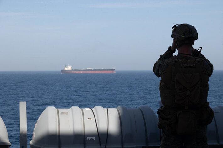 EUA afirmam ter afundado seis embarcações iranianas no Estreito de Ormuz