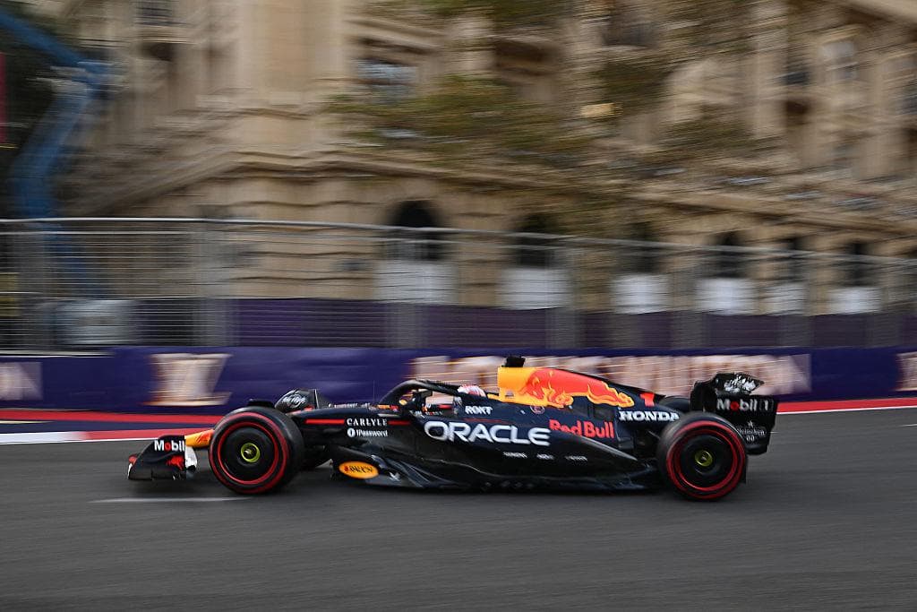 Verstappen aponta falhas técnicas da Red Bull após cair de candidato à pole para oitavo em Baku