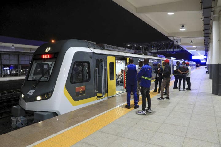 Comboios retomam ligações ao novo aeroporto internacional
